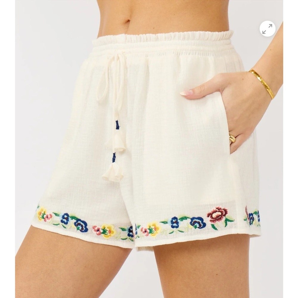 NWT Lovestitch White Floral Shorts Boho SZ M Coquette
